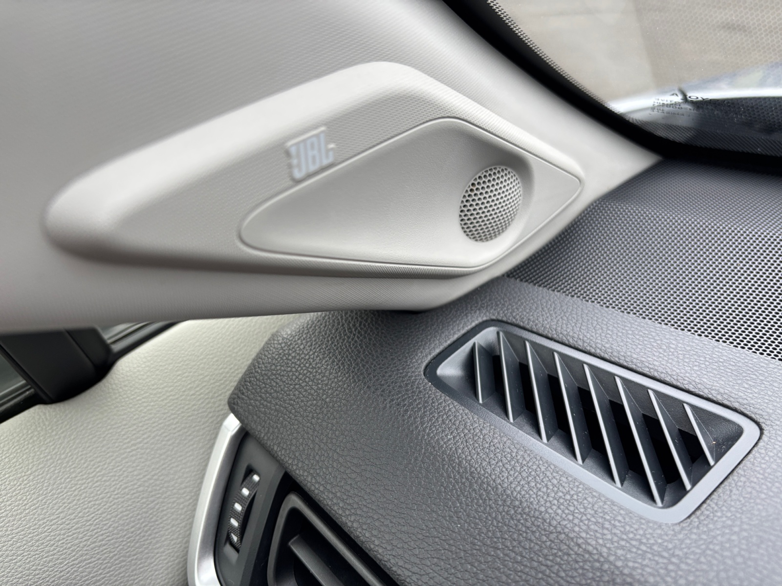 GLCKVBMBVNKNCJNVV_20_feature-5