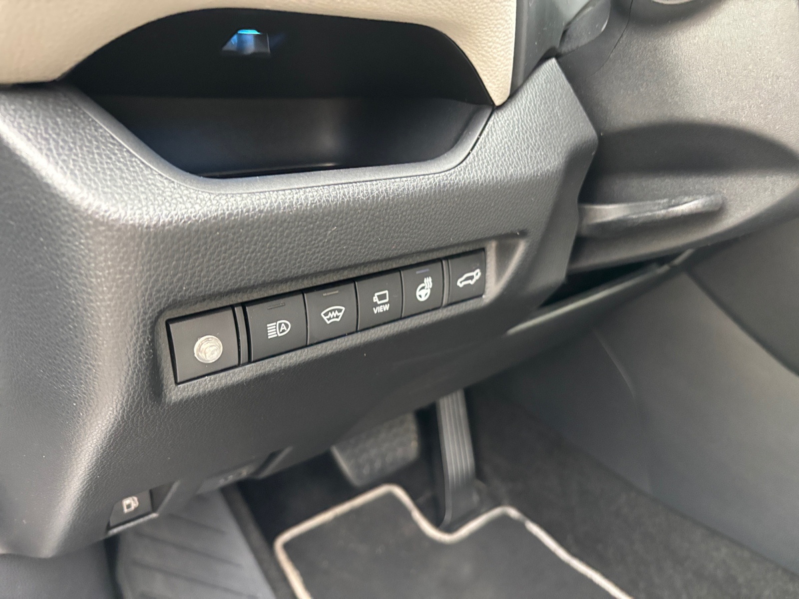 GLCKVBMBVNKNCJNVV_34_feature-19