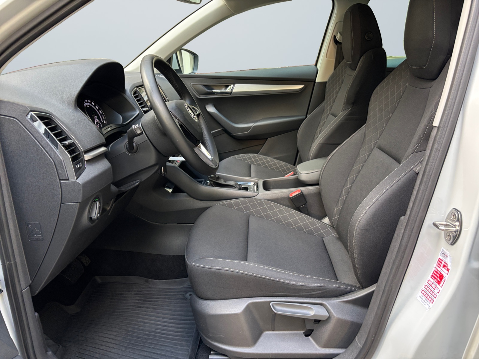 HDLBDLDBDBSKMSVVV_08_enter-driver-codriver