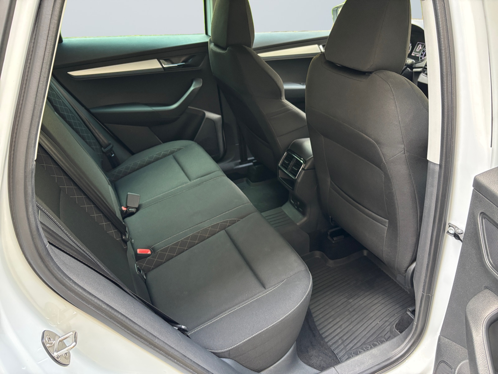 HDLBDLDBDBSKMSVVV_12_rear-row-driver