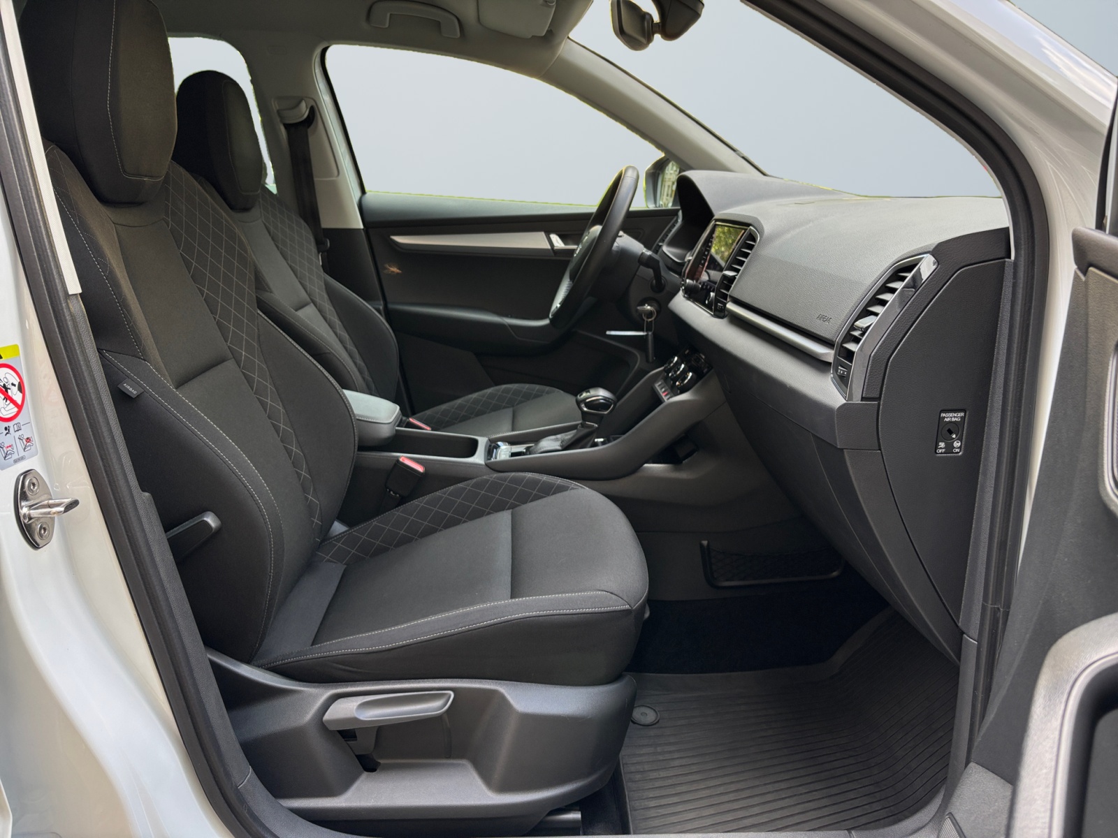 HDLBDLDBDBSKMSVVV_14_enter-codriver-driver