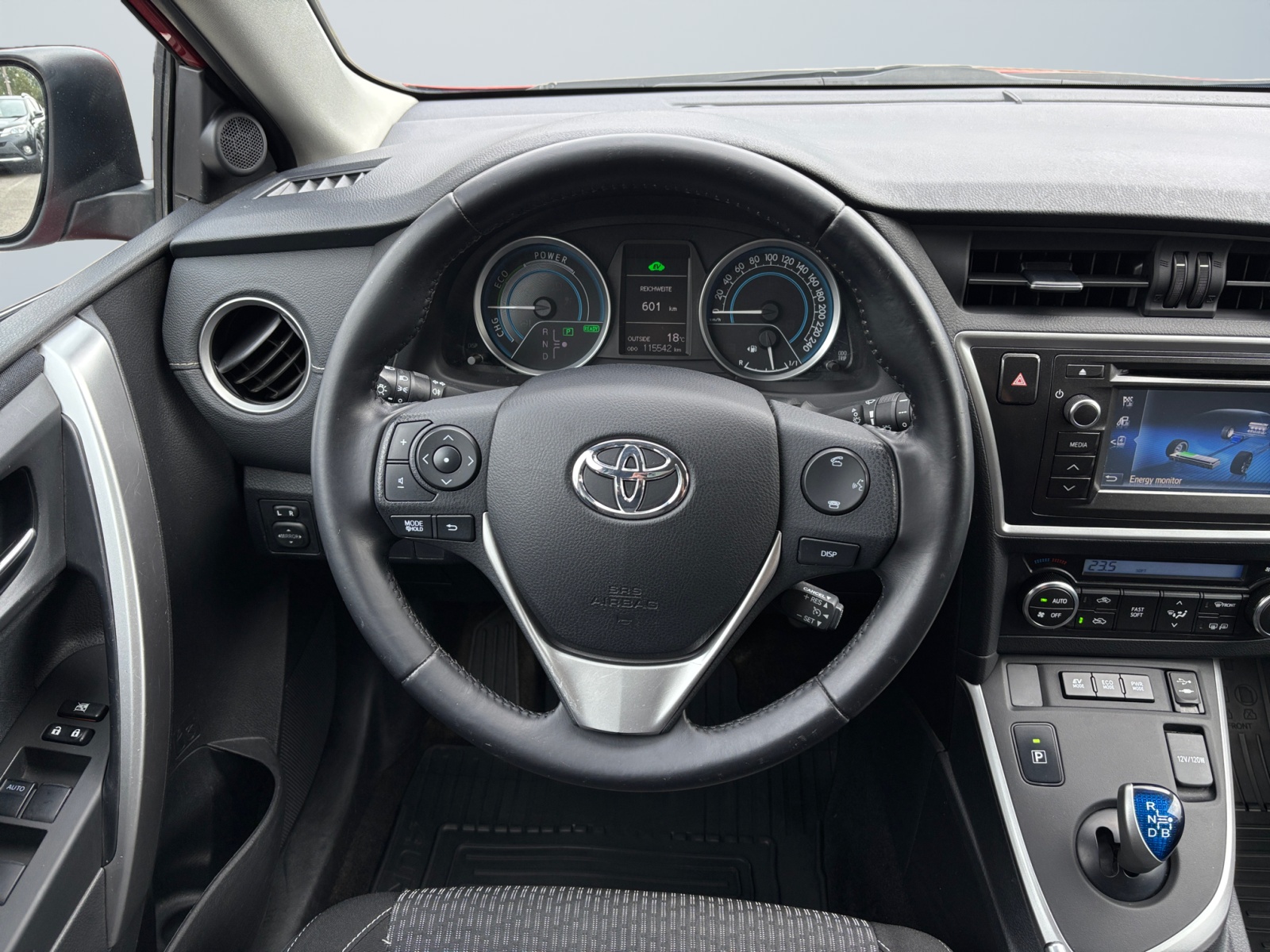 VALDBDVVVJSMSVVLV_11_steering-wheel-driver