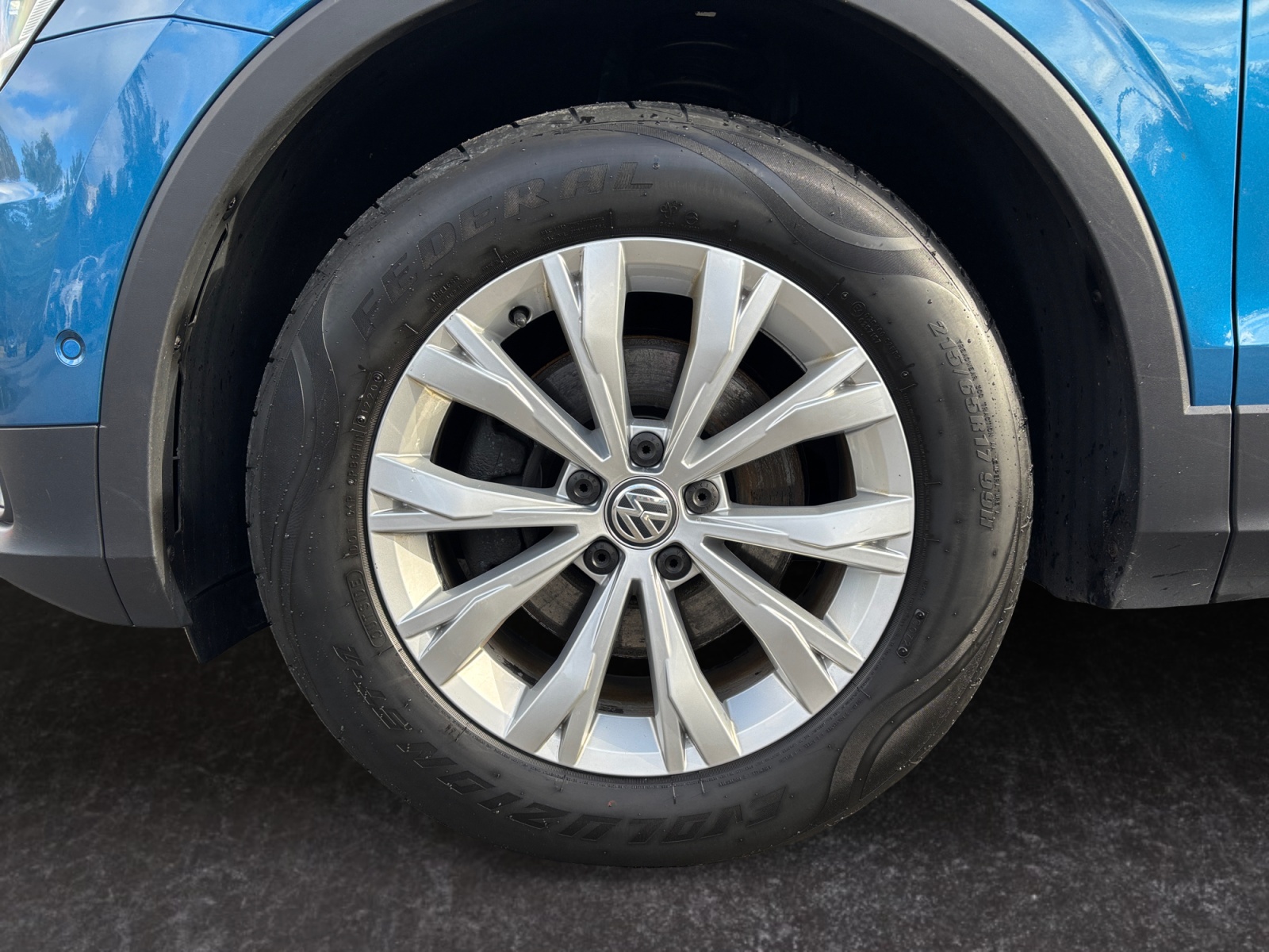 VYVUZLL01NZKVV3U5_13_rim-front-left