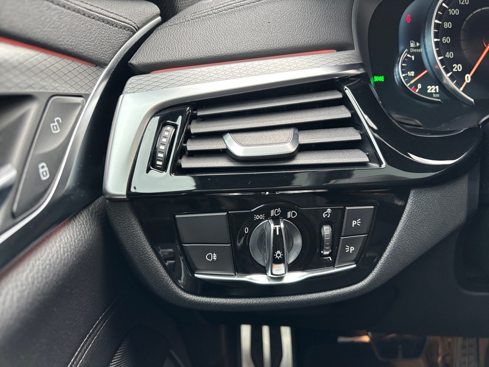 WBAJW81090BK59846_17_feature-2