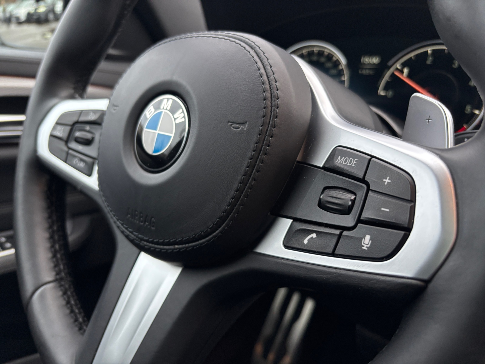 WBAJW81090BK59846_19_feature-4