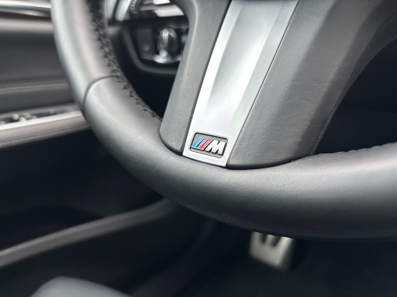 WBAJW81090BK59846_23_feature-8