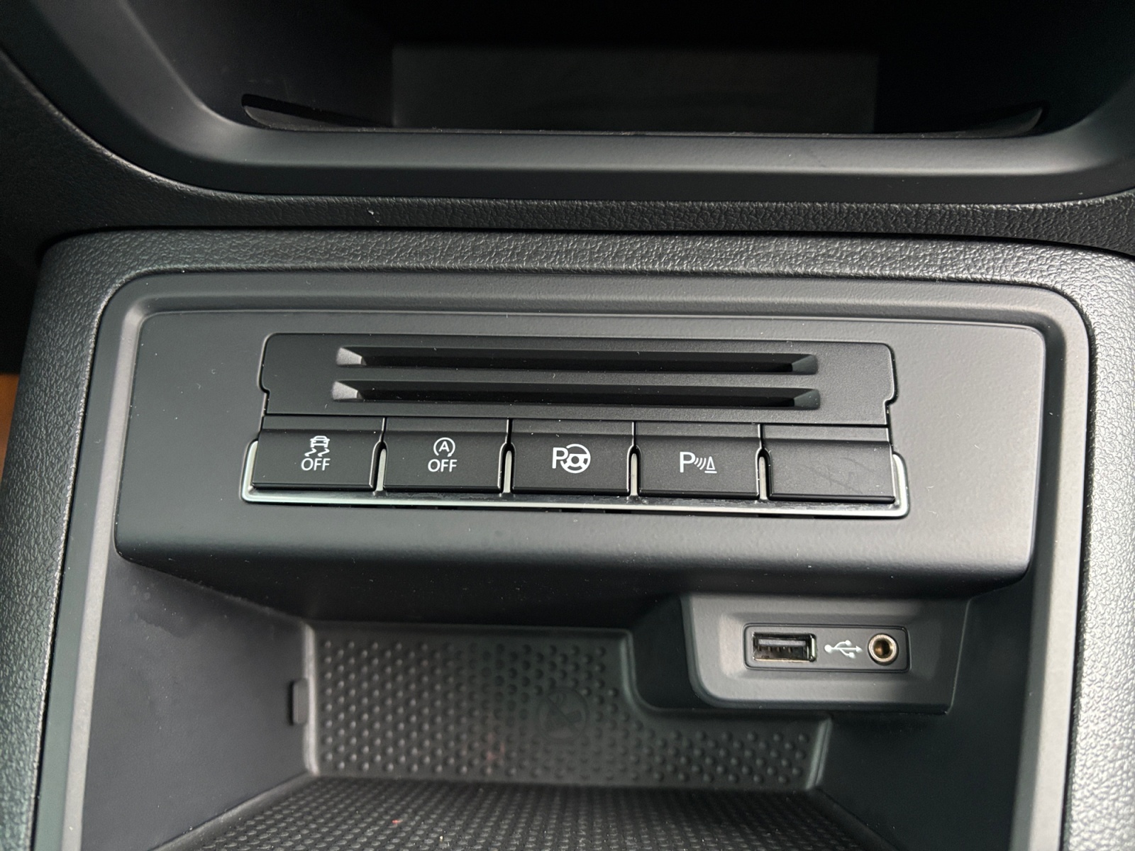 WVGZZZ5NZGW097211_16_feature-1