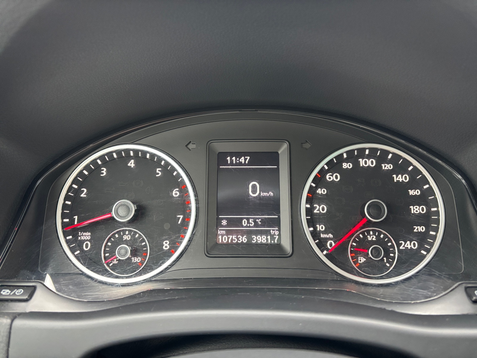 WVGZZZ5NZGW097211_22_feature-7