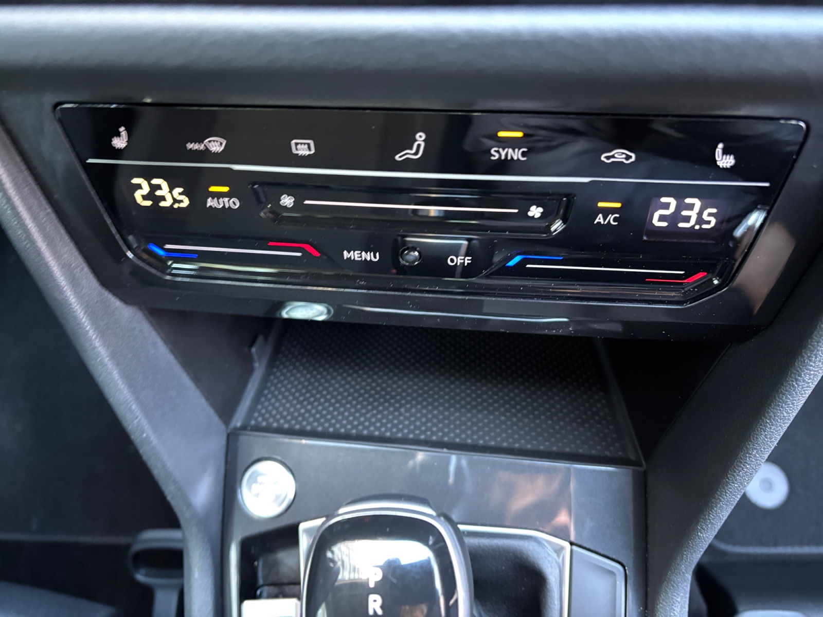 WVGZZZ5NZNW014872_16_feature-1