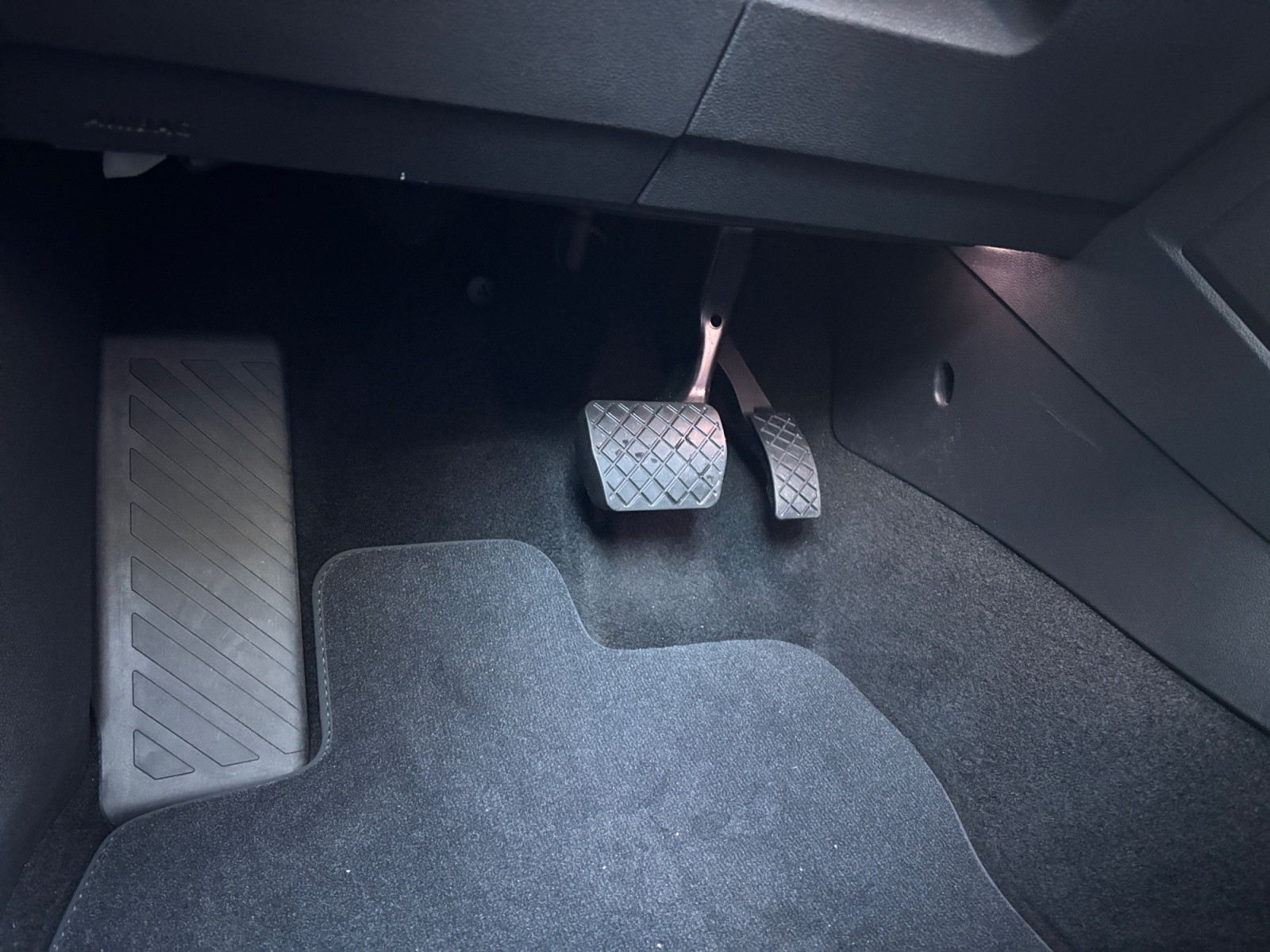 WVGZZZ5NZNW014872_18_feature-3