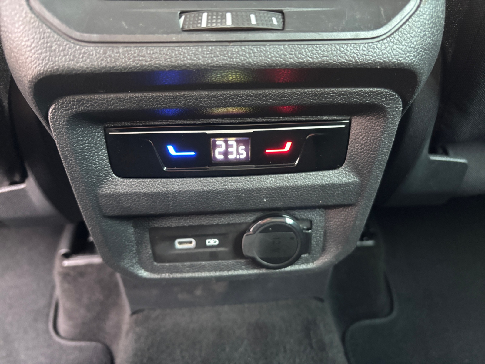 WVTGUAN2021GREY4M_22_feature-7