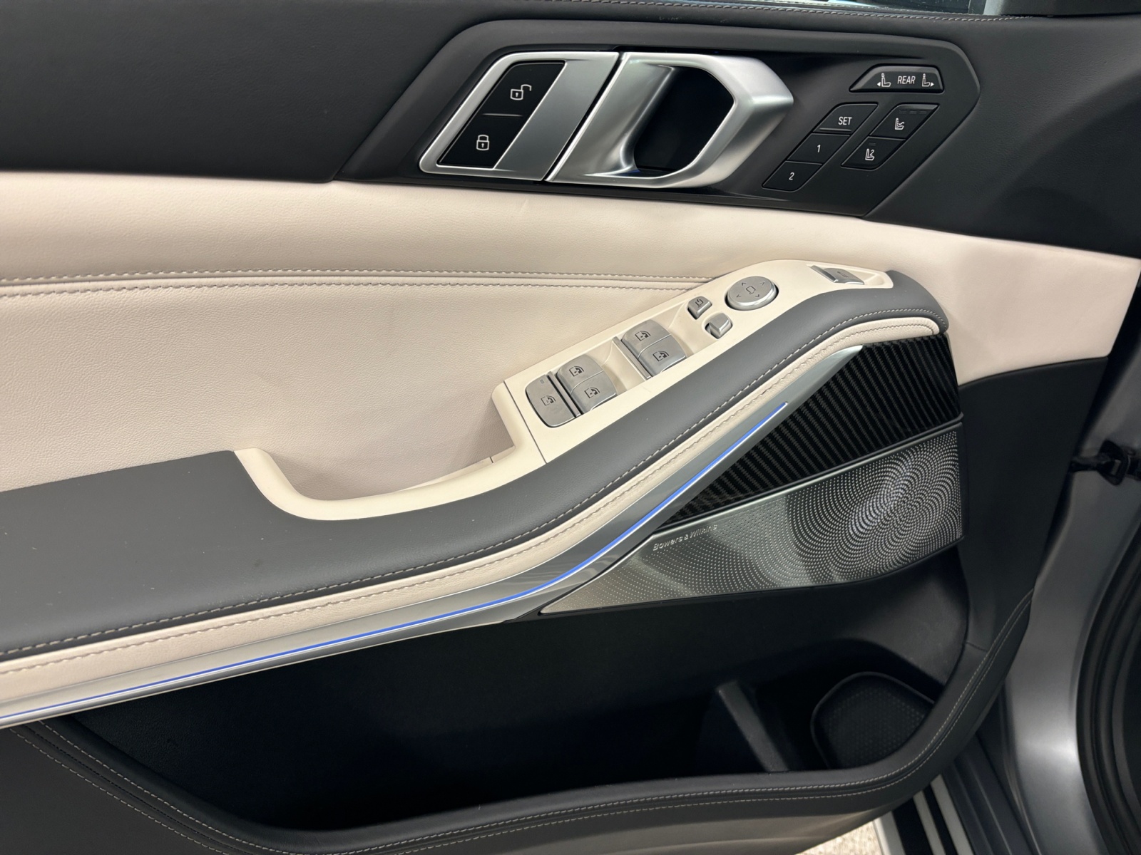 X7HDKDNDLDBDKSVSK_26_feature-10