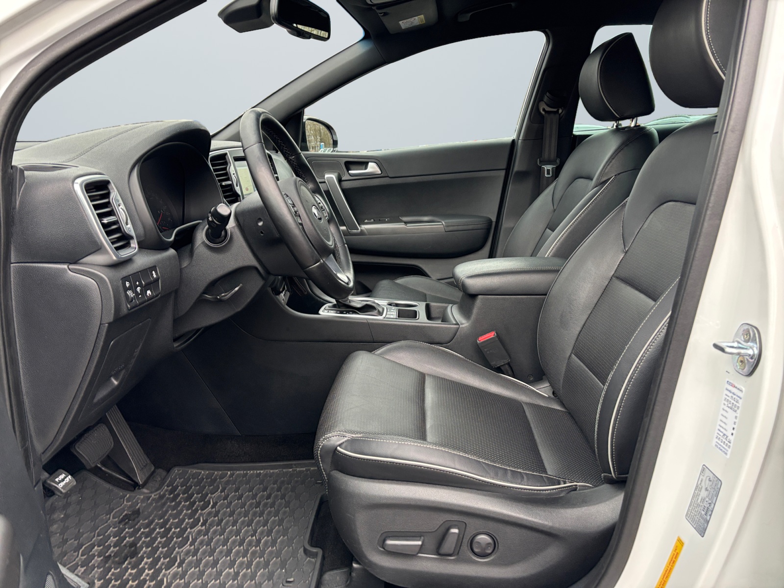 JSMDBDMDBNDVBBNVB_08_enter-driver-codriver