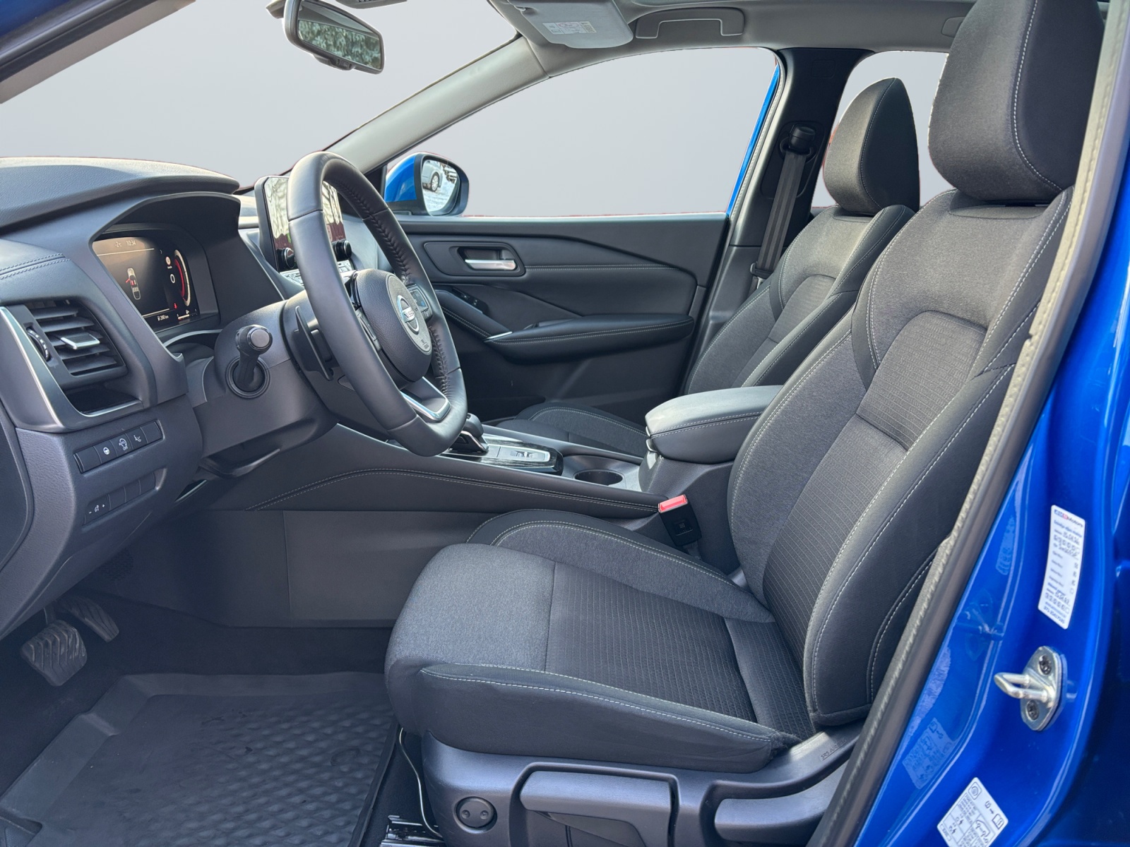 SJNTAAJ12U1017615_08_enter-driver-codriver