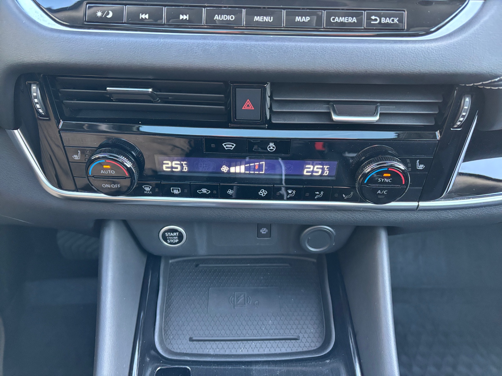 SJNTAAJ12U1017615_16_feature-1