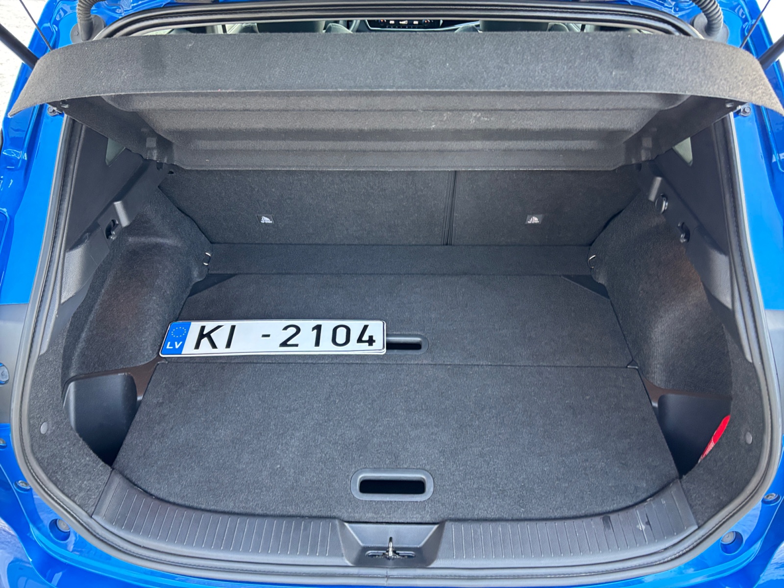 SJNTAAJ12U1017615_23_feature-8