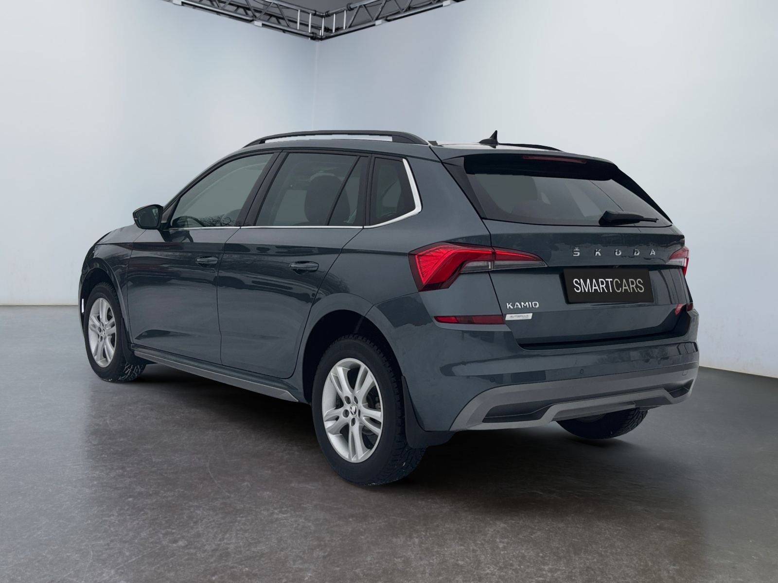 TMBGK9NW8M3038435_02_rear-left