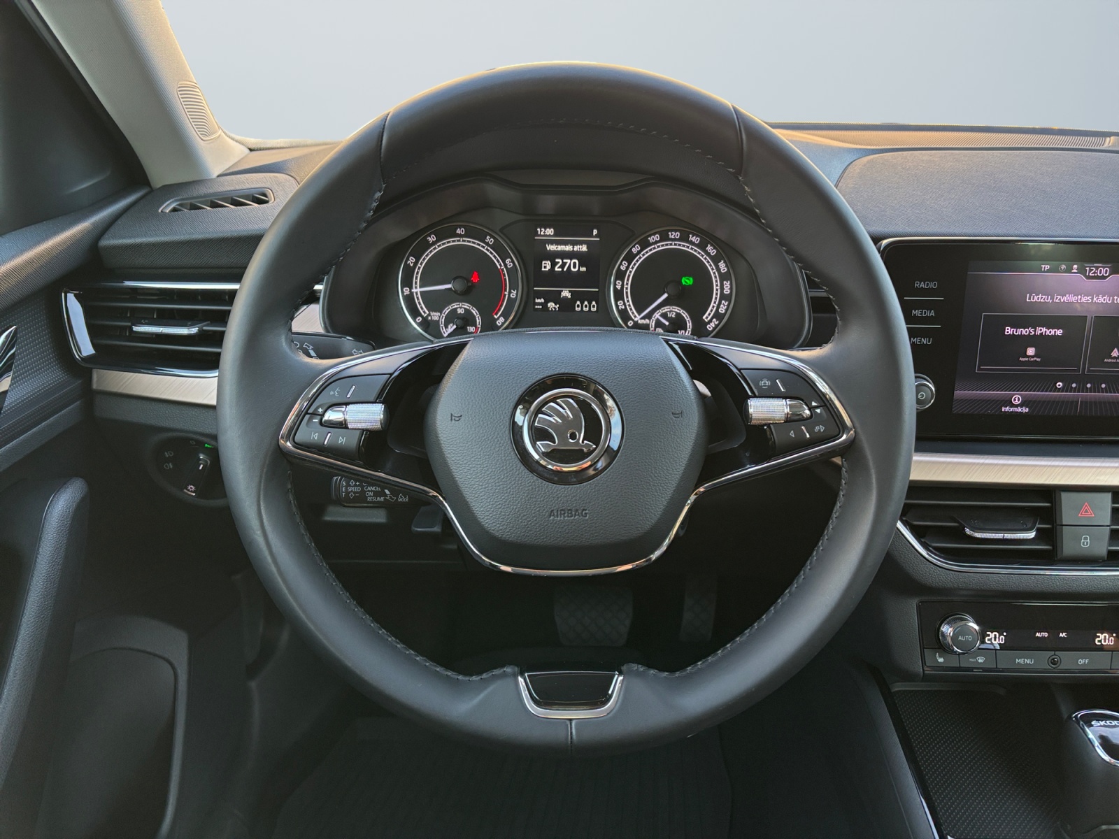 TMBGK9NW8M3038435_11_steering-wheel-driver