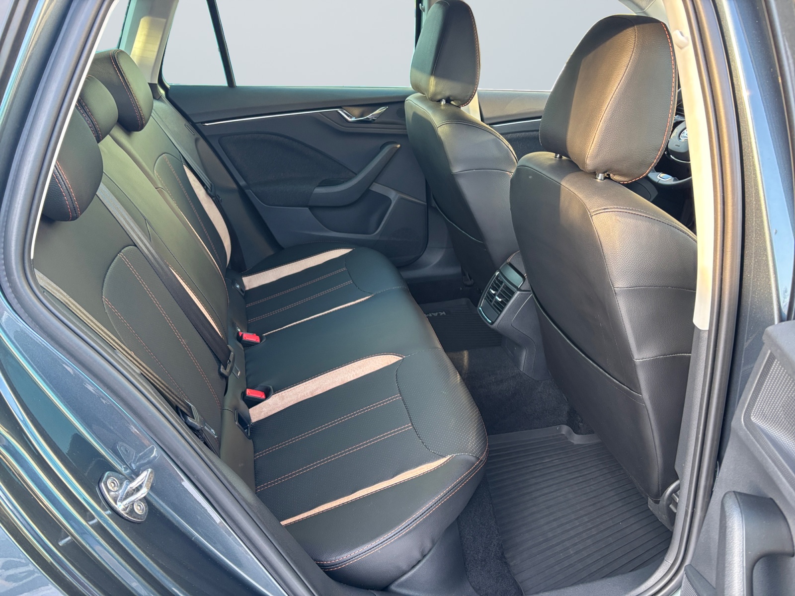 TMBGK9NW8M3038435_12_rear-row-driver