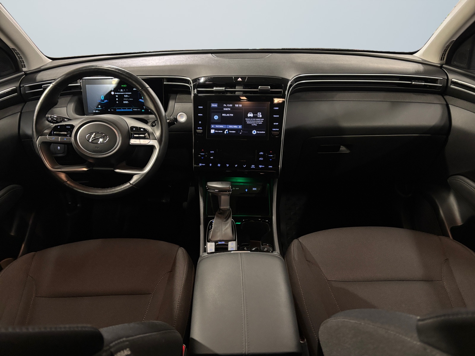 HYUNDATUCSNBLACK2_09_front-panel-passenger