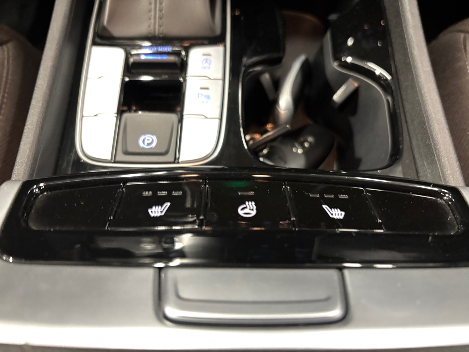 HYUNDATUCSNBLACK2_16_feature-1