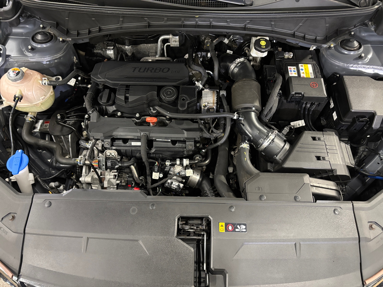 HYUNDATUCSNBLACK2_21_feature-6