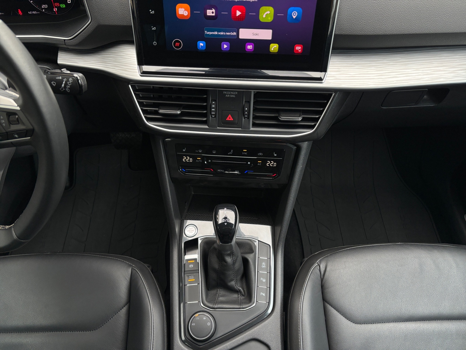 NSLDNDBDKVVKFCCKN_10_center-console-down