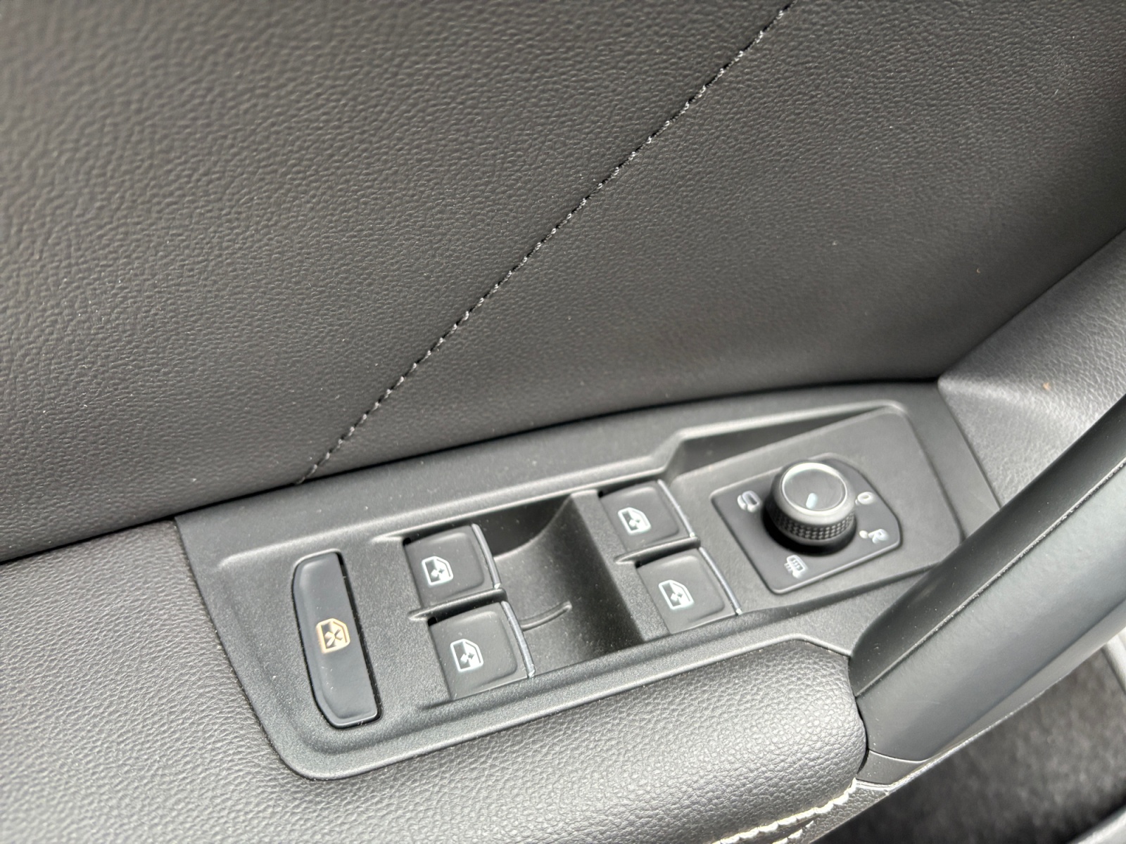 NSLDNDBDKVVKFCCKN_17_feature-2