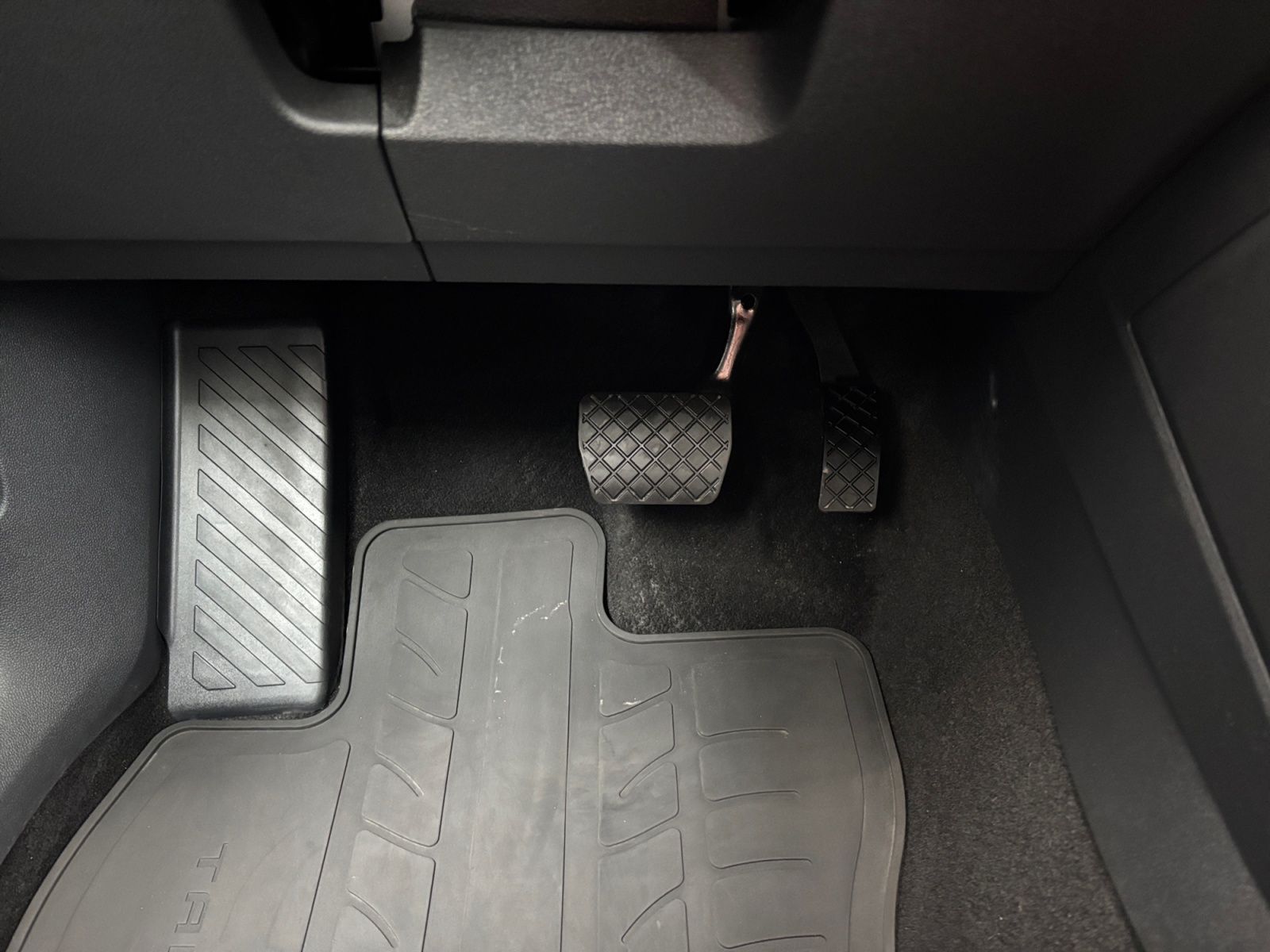 NSLDNDBDKVVKFCCKN_24_feature-9