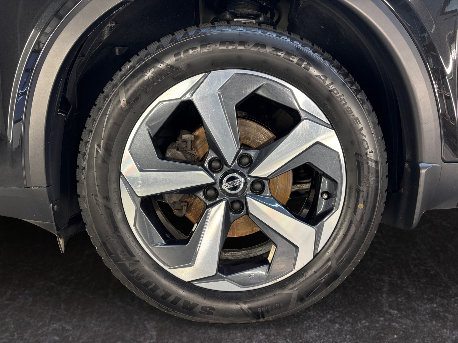 NSSANASHABLACK202_13_rim-front-left