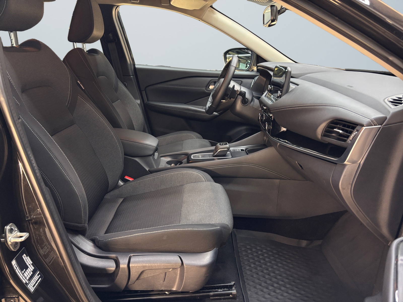 NSSANASHABLACK202_14_enter-codriver-driver